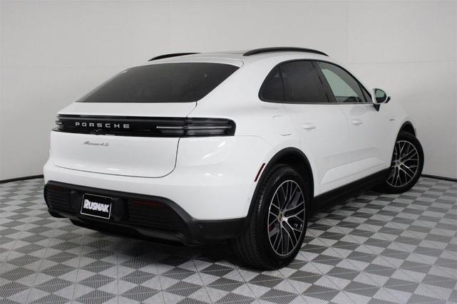 Photo of 2025 White Porsche Macan