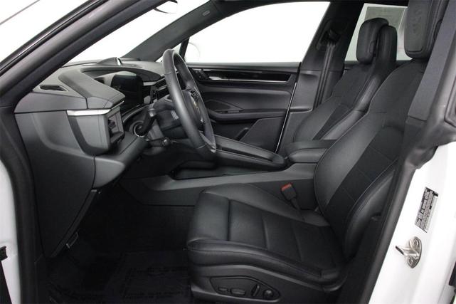 Photo of 2025 White Porsche Macan
