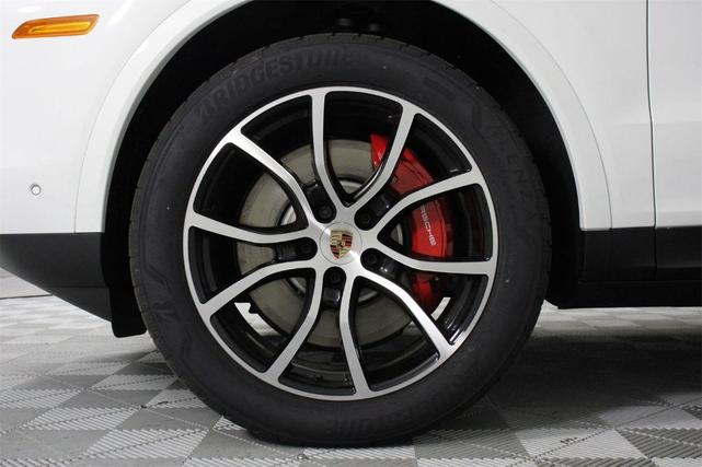 Photo of 2025 White Porsche Cayenne