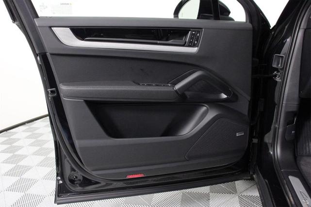 Photo of 2025 Black Metallic Porsche Cayenne