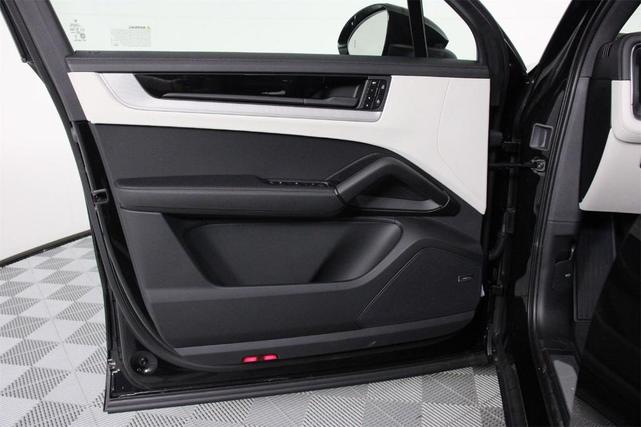 Photo of 2025 Black Metallic Porsche Cayenne
