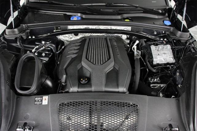 Photo of 2025 Volcano Grey Metallic Porsche Macan