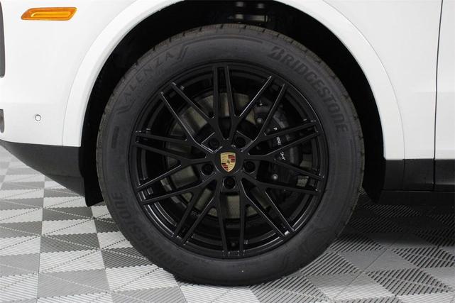 Photo of 2025 White Porsche Cayenne