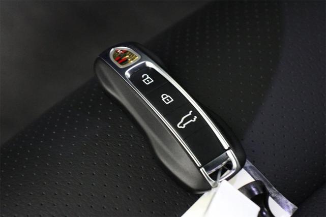 Photo of 2025 White Porsche Cayenne