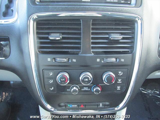 Photo of 2019 Granite Pearlcoat Dodge Grand Caravan