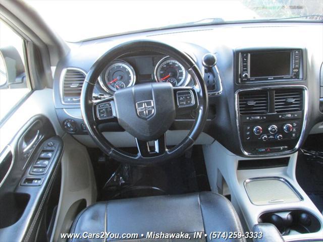 Photo of 2019 Granite Pearlcoat Dodge Grand Caravan