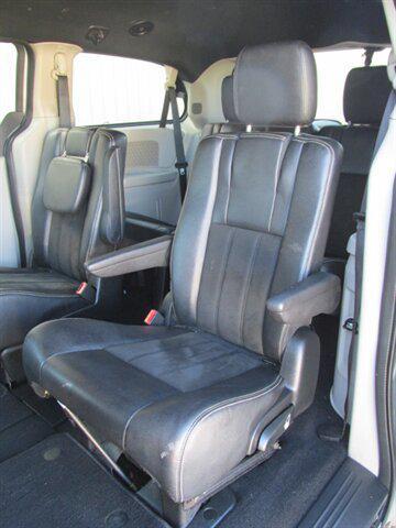 Photo of 2019 Granite Pearlcoat Dodge Grand Caravan