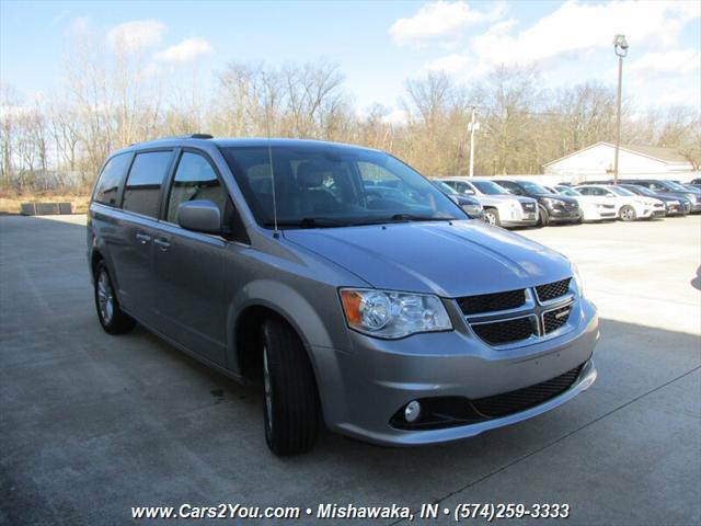 Photo of 2019 Granite Pearlcoat Dodge Grand Caravan