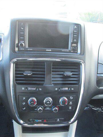 Photo of 2019 Granite Pearlcoat Dodge Grand Caravan