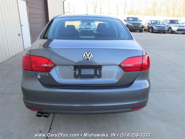 Photo of 2014 Platinum Gray Metallic Volkswagen Jetta