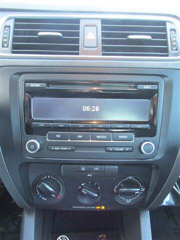 Photo of 2014 Platinum Gray Metallic Volkswagen Jetta