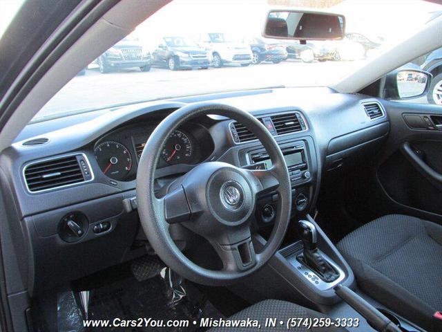 Photo of 2014 Platinum Gray Metallic Volkswagen Jetta