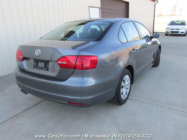 Photo of 2014 Platinum Gray Metallic Volkswagen Jetta