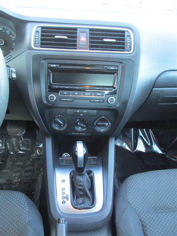 Photo of 2014 Platinum Gray Metallic Volkswagen Jetta