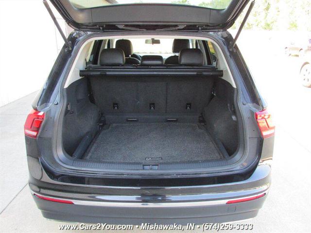 Photo of 2018 Deep Black Pearl Metallic Volkswagen Tiguan
