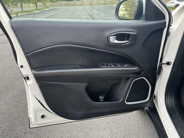 Photo of 2018 White Clearcoat Jeep Compass