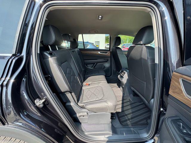 Photo of 2025 Black Pearl Volkswagen Atlas