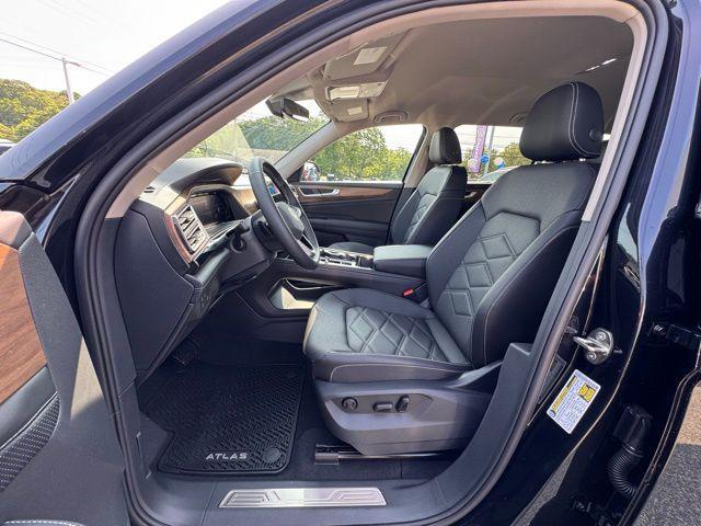 Photo of 2025 Black Pearl Volkswagen Atlas