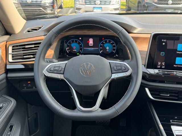 Photo of 2025 Black Pearl Volkswagen Atlas