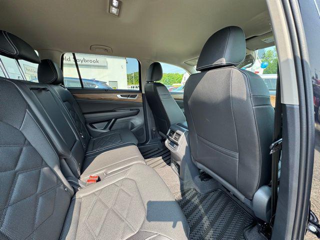 Photo of 2025 Black Pearl Volkswagen Atlas