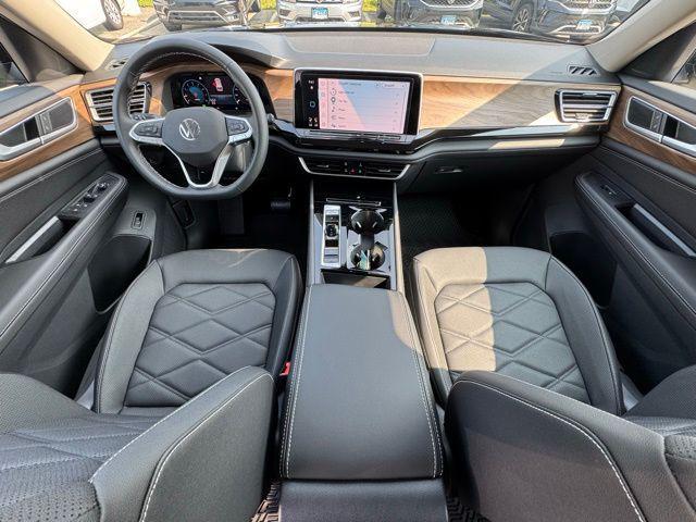 Photo of 2025 Black Pearl Volkswagen Atlas