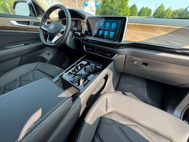 Photo of 2025 Black Pearl Volkswagen Atlas