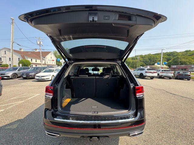 Photo of 2025 Black Pearl Volkswagen Atlas
