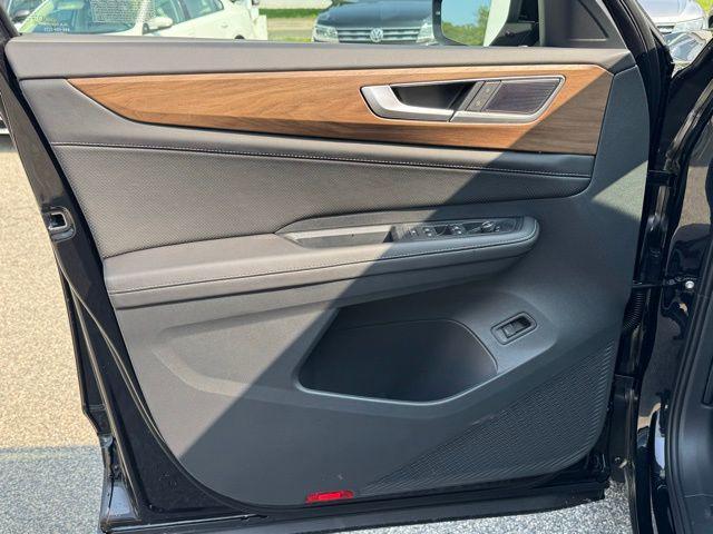 Photo of 2025 Black Pearl Volkswagen Atlas