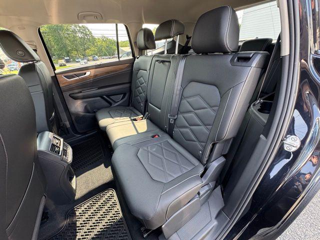 Photo of 2025 Black Pearl Volkswagen Atlas