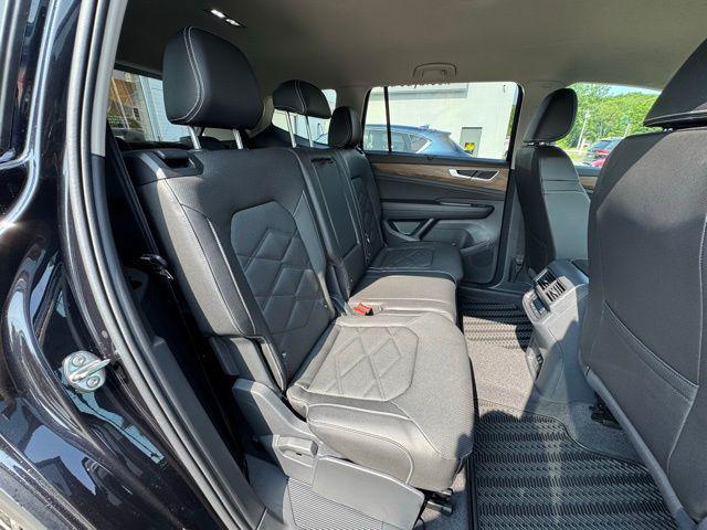 Photo of 2025 Black Pearl Volkswagen Atlas