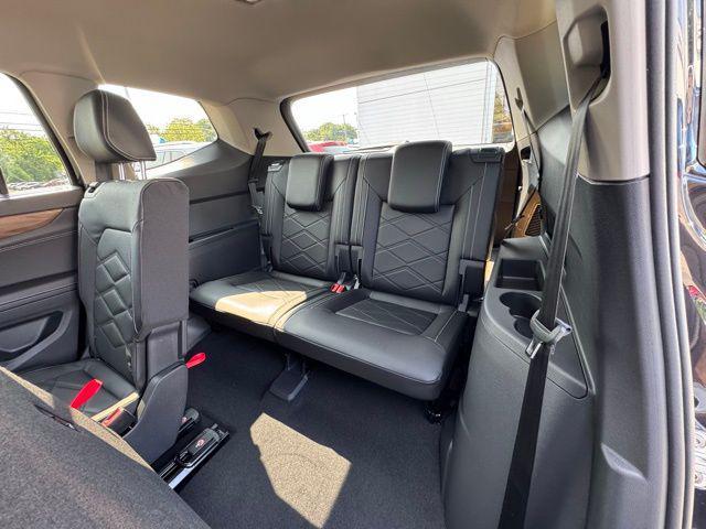 Photo of 2025 Black Pearl Volkswagen Atlas