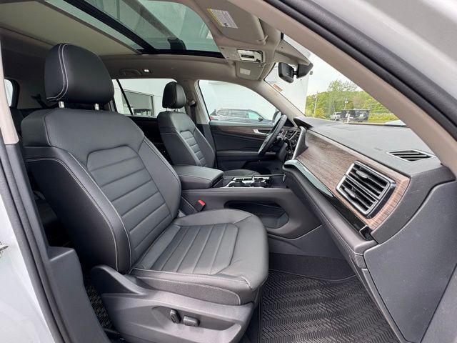 Photo of 2025 White Pearl Volkswagen Atlas