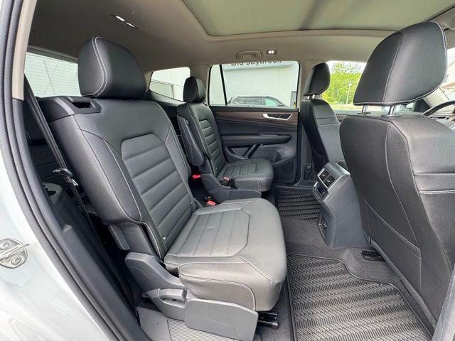 Photo of 2025 White Pearl Volkswagen Atlas