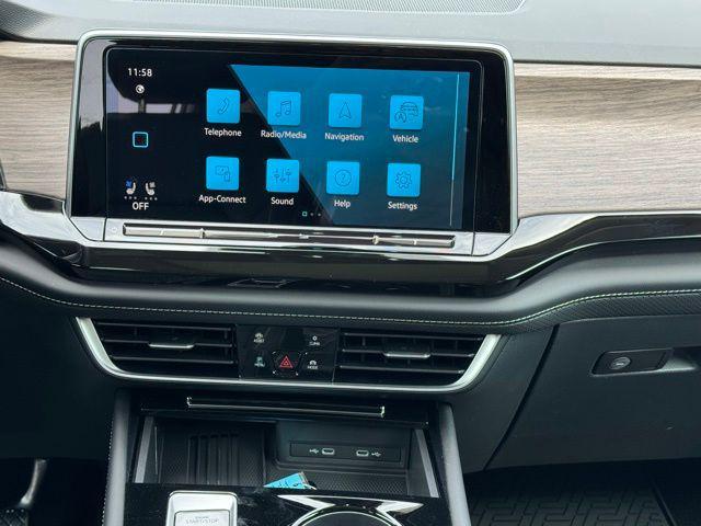 Photo of 2025 White Pearl Volkswagen Atlas