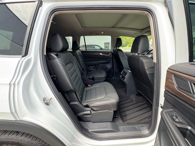 Photo of 2025 White Pearl Volkswagen Atlas