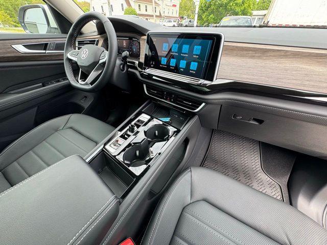 Photo of 2025 White Pearl Volkswagen Atlas