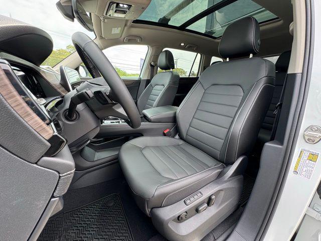 Photo of 2025 White Pearl Volkswagen Atlas