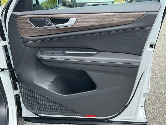 Photo of 2025 White Pearl Volkswagen Atlas