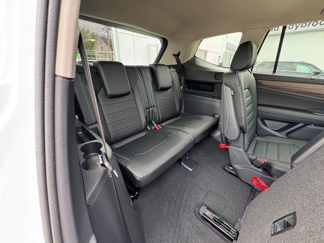 Photo of 2025 White Pearl Volkswagen Atlas