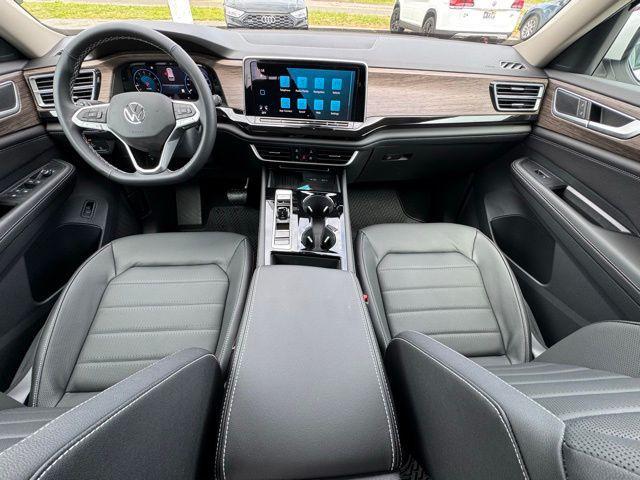 Photo of 2025 White Pearl Volkswagen Atlas