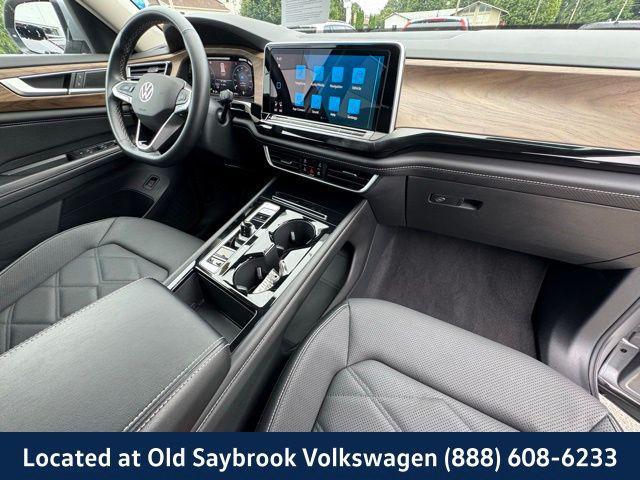 Photo of 2024 Silver Mist Metallic Volkswagen Atlas