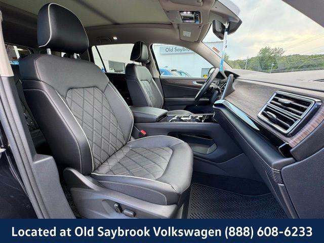 Photo of 2024 Deep Black Volkswagen Atlas