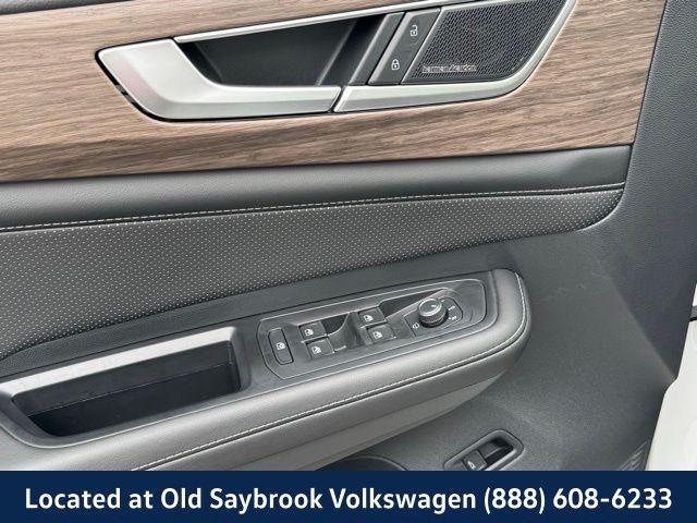 Photo of 2024 Opal White Volkswagen Atlas