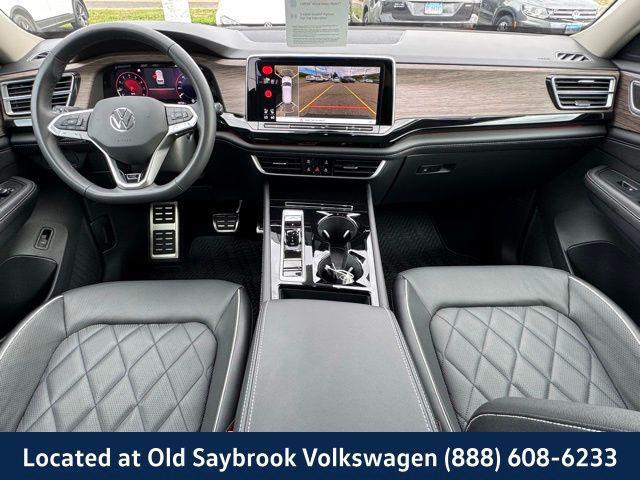 Photo of 2024 Opal White Volkswagen Atlas