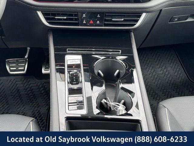Photo of 2024 Opal White Volkswagen Atlas