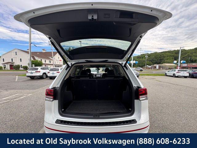 Photo of 2024 Opal White Volkswagen Atlas