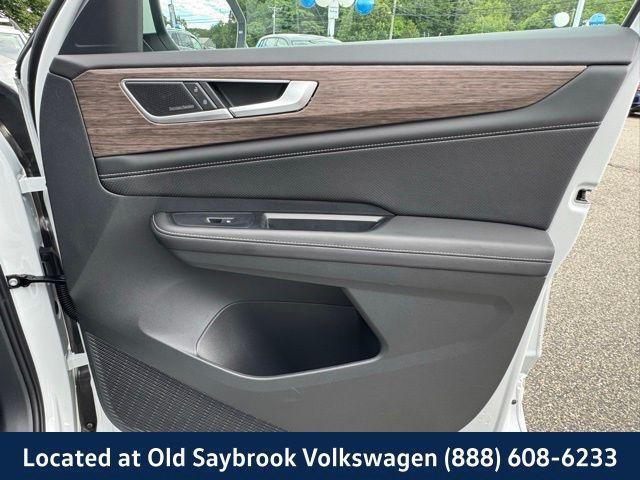 Photo of 2024 Opal White Volkswagen Atlas