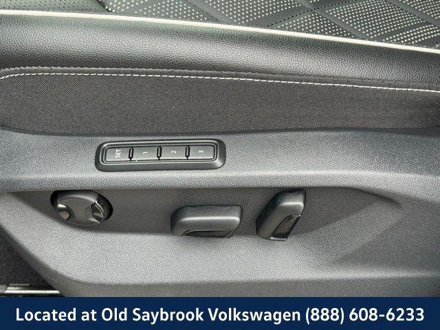 Photo of 2024 Opal White Volkswagen Atlas