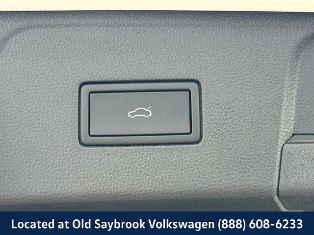Photo of 2024 Opal White Volkswagen Atlas