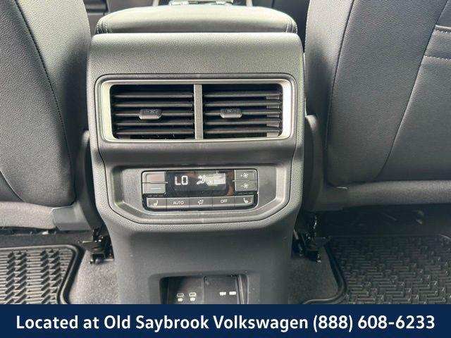 Photo of 2024 Opal White Volkswagen Atlas